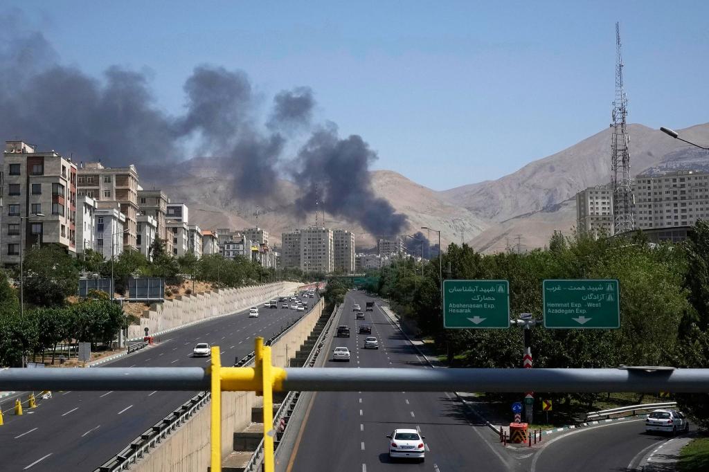 Seit Freitag sind Israel und der Iran im Krieg. (Archivbild) - Foto: Vahid Salemi/AP/dpa