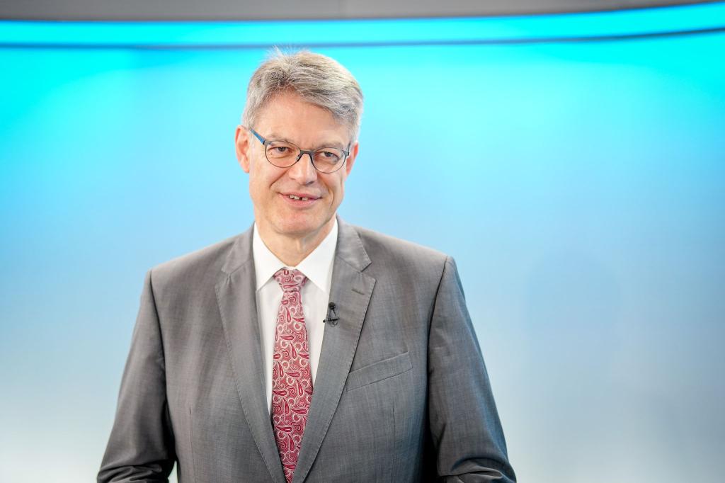 Der Minister will den Führerschein-Erwerb bezahlbarer machen - Foto: Kay Nietfeld/dpa