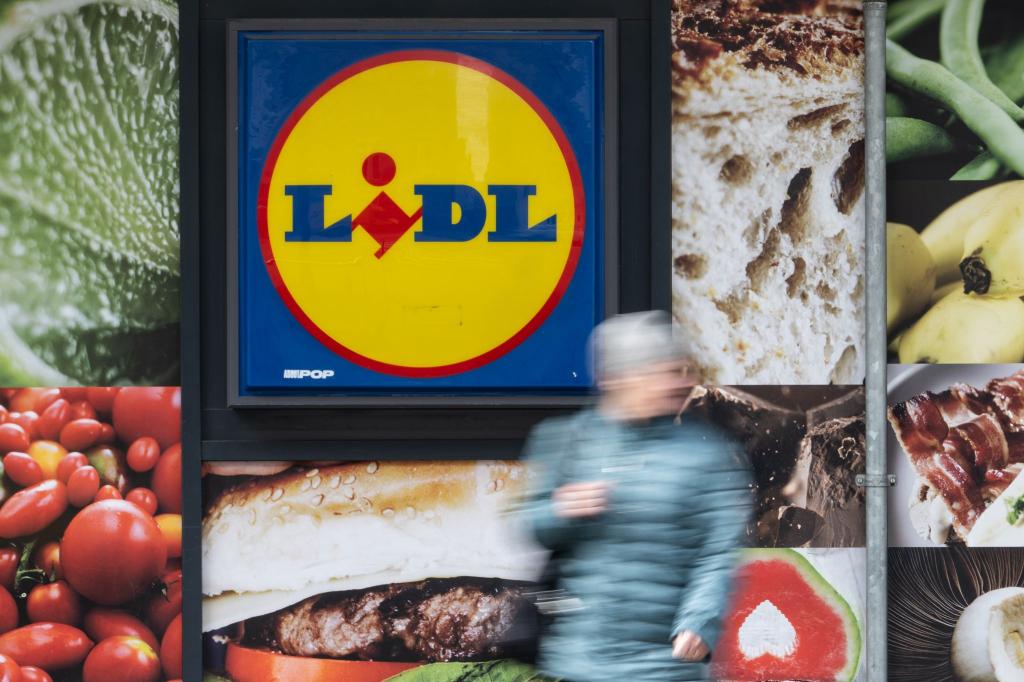 Das Unternehmen Tillman's ruft eine bestimmte Wurstart zurück, der den Angaben zufolge bei Lidl verkauft wurde. (Archivbild) - Foto: Marijan Murat/dpa