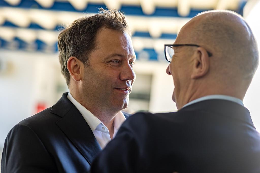 Der SPD-Vorsitzende Lars Klingbeil zeigt sich optimistisch für die Gespräche zur Kompensation der Länder zum Investitionspaket. - Foto: Frank Hammerschmidt/dpa