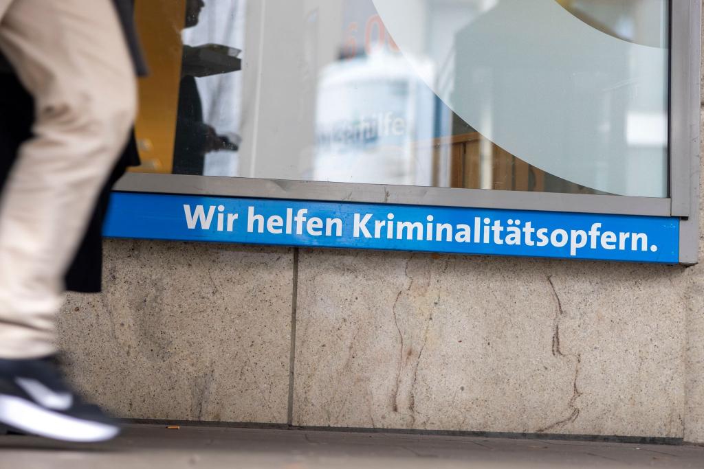 Der Weiße Ring hat sich mit der Frage befasst: Wann können psychisch kranke Menschen - Foto: Helmut Fricke/dpa