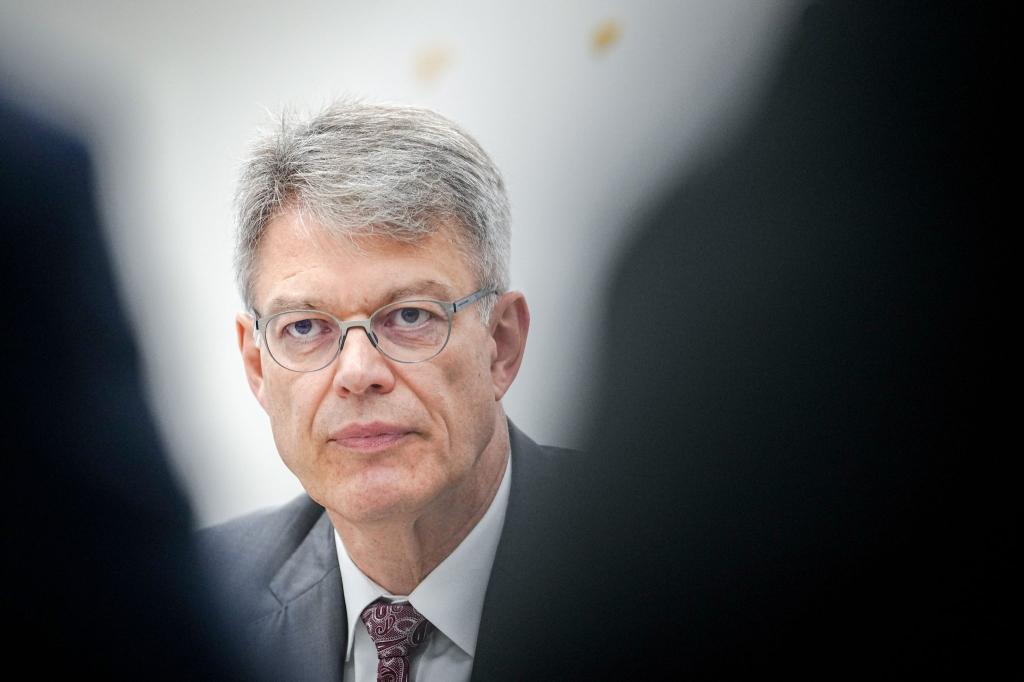 Der neue Verkehrsminister ist mit der Leistung der Deutschen Bahn unzufrieden. - Foto: Kay Nietfeld/dpa
