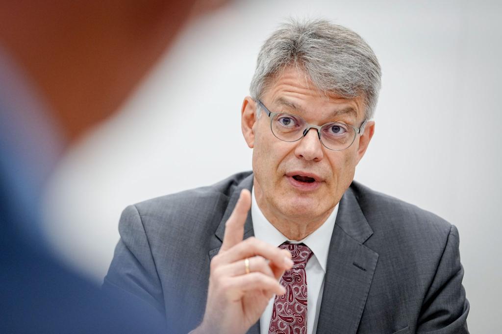 Der neue Verkehrsminister ist mit der Leistung der Deutschen Bahn unzufrieden. - Foto: Kay Nietfeld/dpa