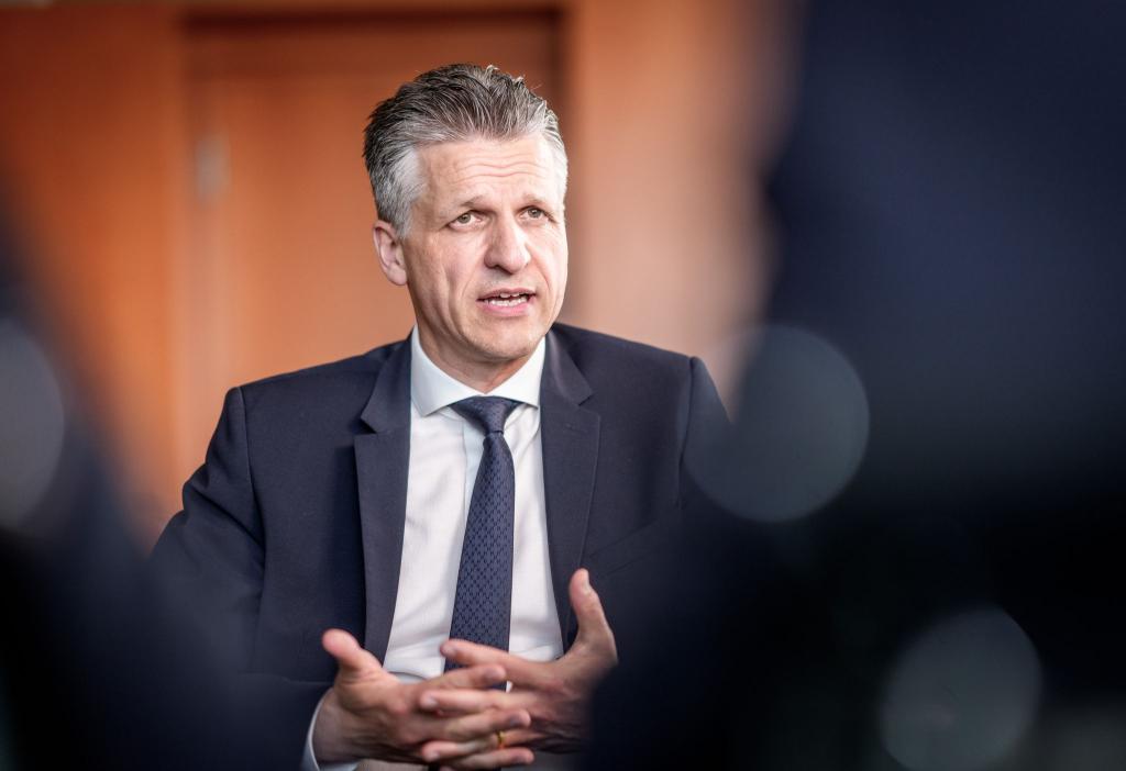 Kanzleramtschef Frei sieht Handlungsbedarf bei den Geheimdiensten. - Foto: Michael Kappeler/dpa