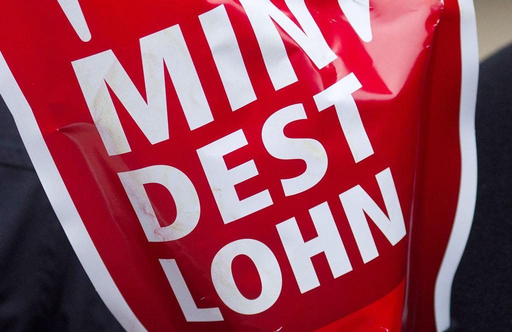 Die Gewerkschaften trommeln für einen deutlich höheren Mindestlohn. - Foto: Jens Wolf/dpa
