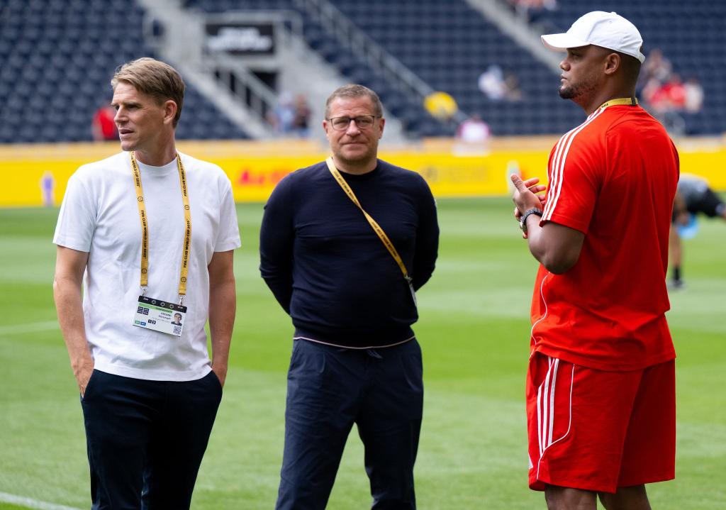 Beim ersten WM-Spiel waren Sportdirektor Christoph Freund (l) und Sportvorstand Max Eberl in den USA noch vereint. Rechts Trainer Vincent Kompany. - Foto: Sven Hoppe/dpa