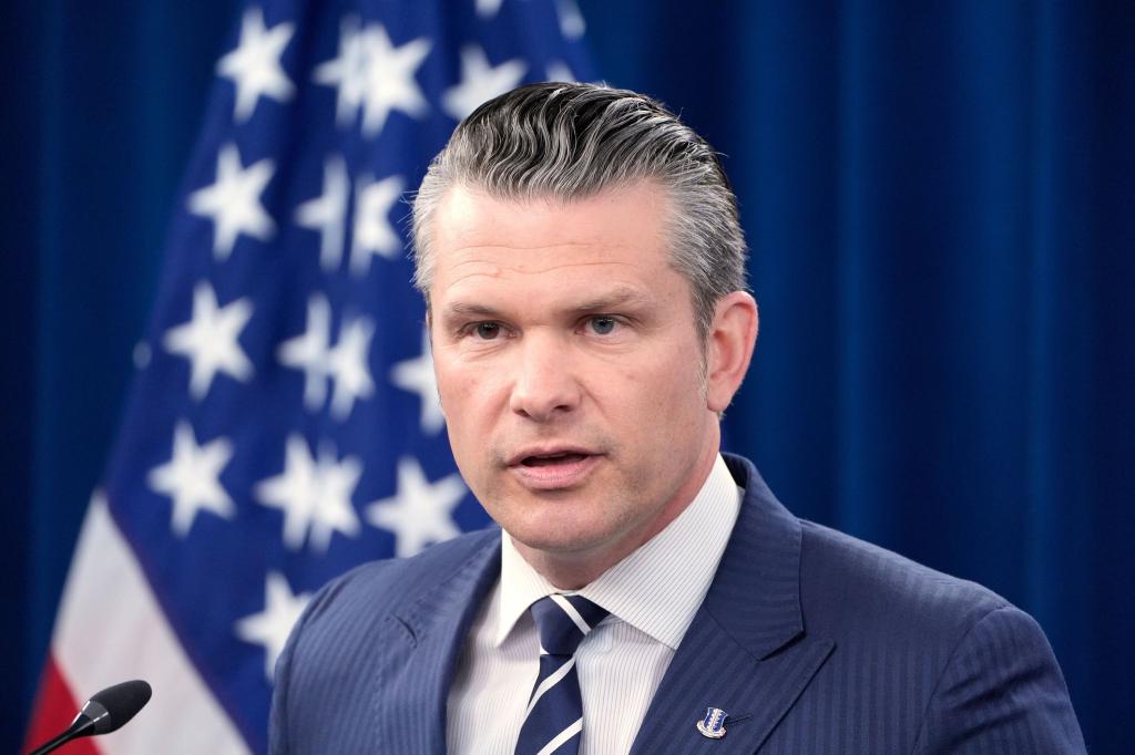 US-Verteidigungsminister Pete Hegseth spricht vom längsten Einsatz der Tarnkappenbomber seit 2001. - Foto: Alex Brandon/AP/dpa