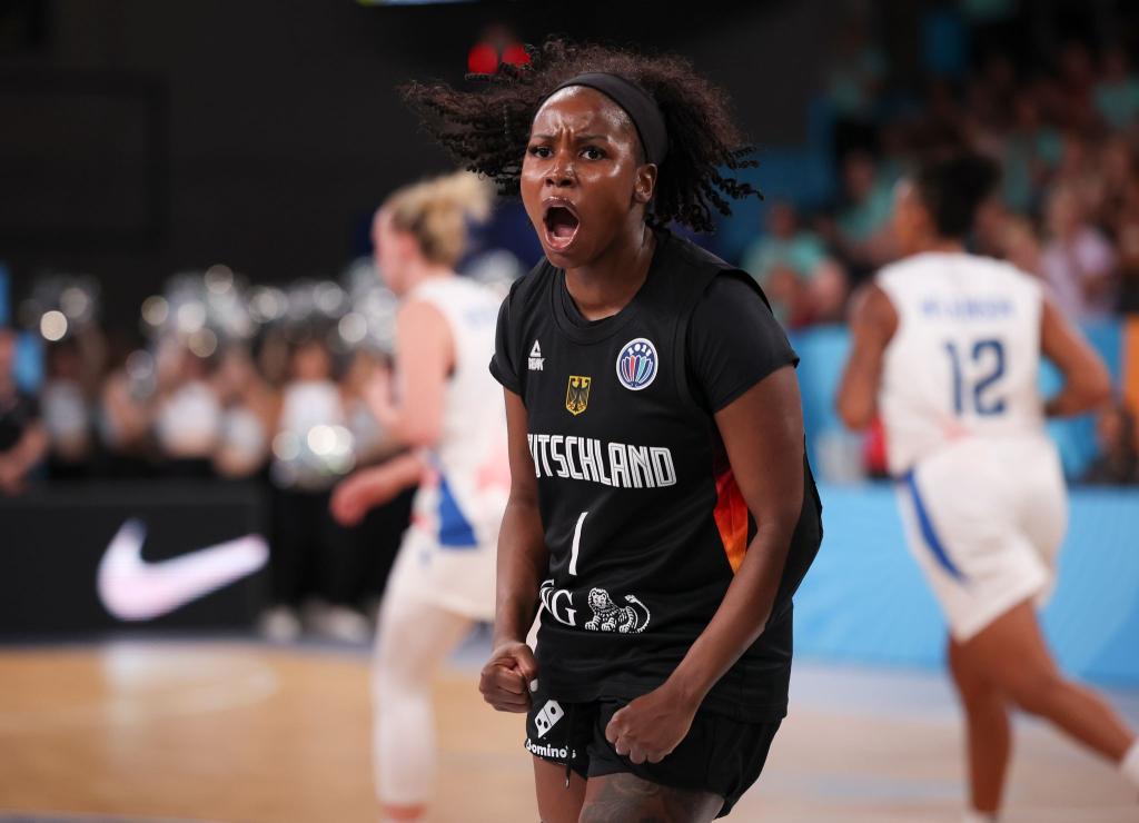Alexis Peterson und die deutschen Basketballerinnen stehen im EM-Viertelfinale. - Foto: Christian Charisius/dpa