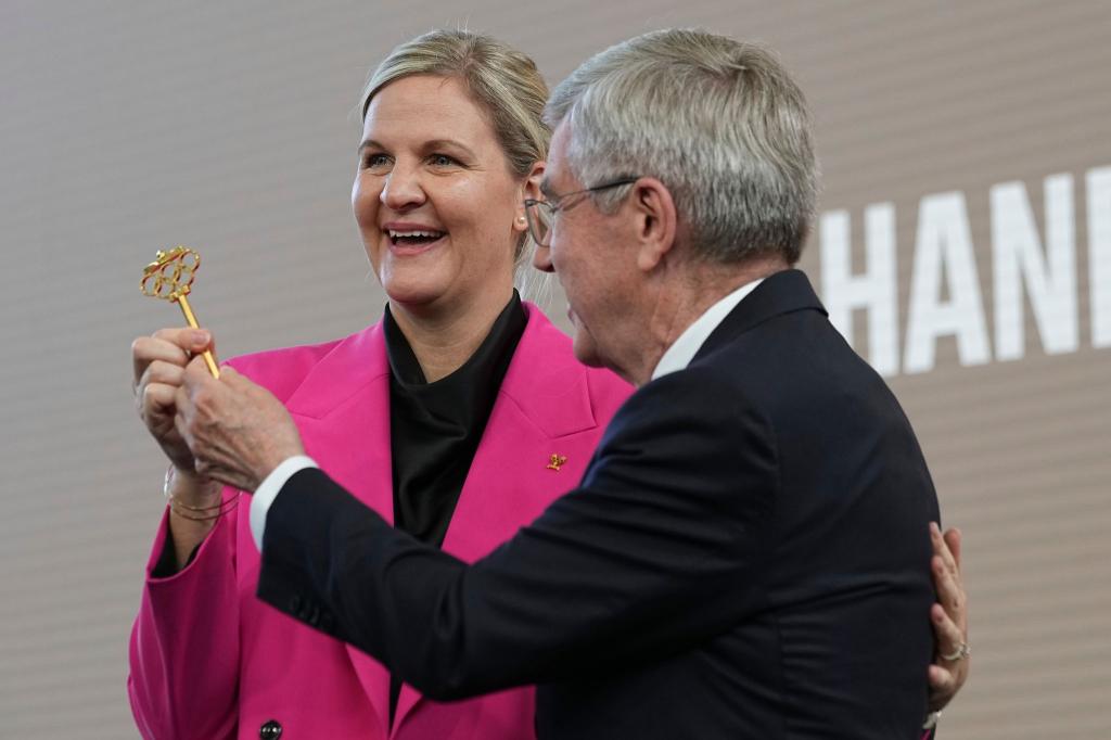 Kirsty Coventry löst Thomas Bach an der Spitze des IOC ab. - Foto: Laurent Cipriani/AP/dpa