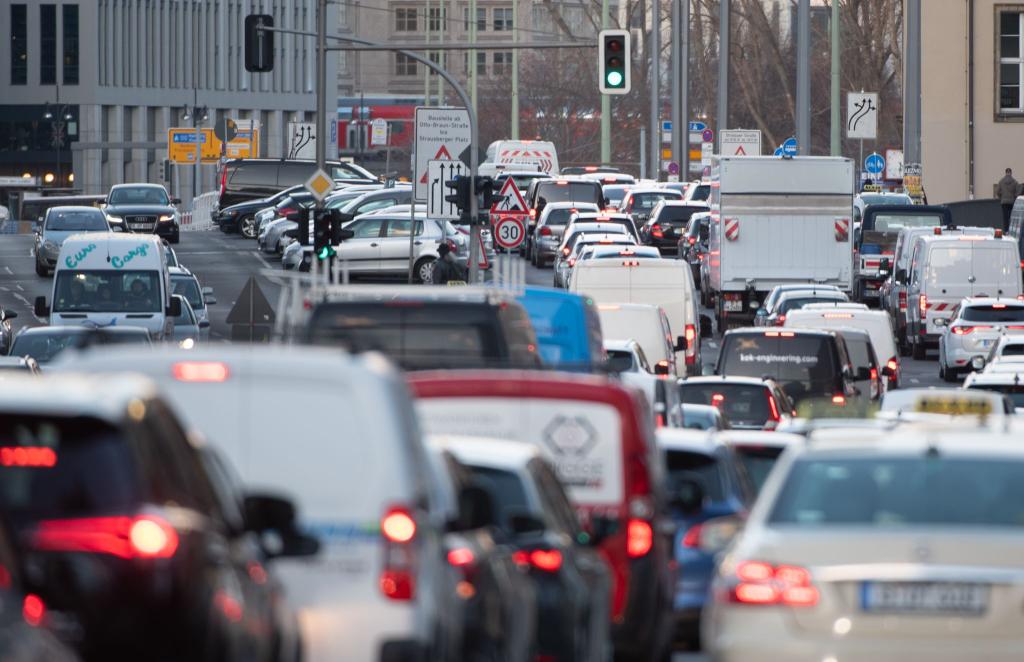 Jeder fünfte Europäer muss mit zu viel Verkehrslärm klarkommen. (Illustration) - Foto: Paul Zinken/dpa