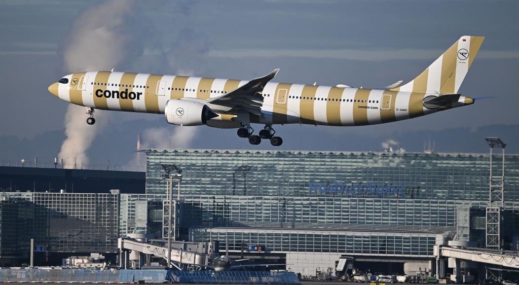EU-Gericht weist Klage gegen Condor-Beihilfen ab (Archivbild). - Foto: Arne Dedert/dpa