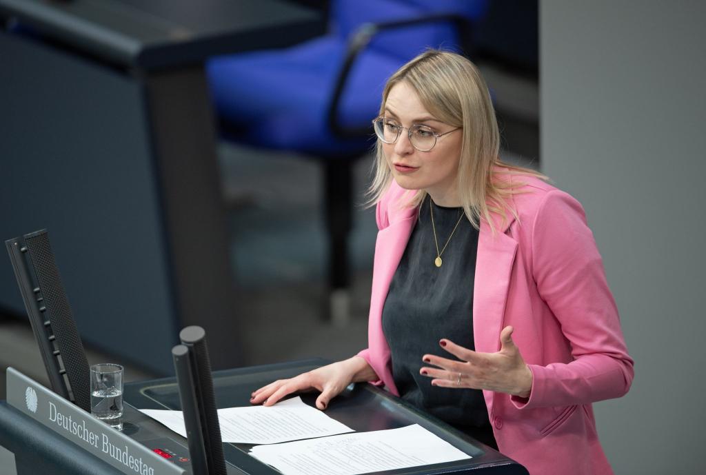 Natalie Pawlik (SPD) ist als Staatsministerin für Migration, Flüchtlinge, Integration und Antirassismus zuständig. (Archivfoto) - Foto: Jonathan Penschek/dpa