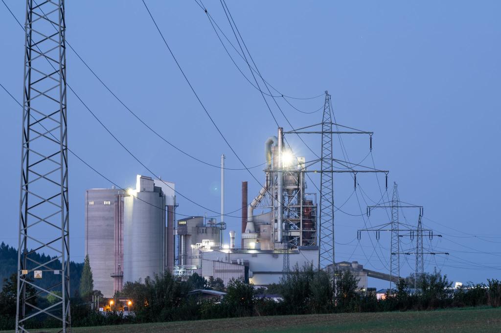 Seit der Energiekrise 2022 wird in Deutschland intensiv über die Einführung eines Industriestrompreises diskutiert. (Archivbild) - Foto: Silas Stein/dpa