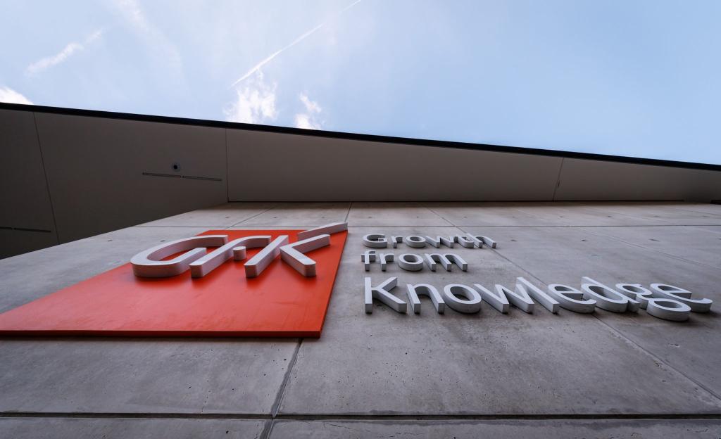 Die Verbraucher in Deutschland halten ihr Geld zusammen, ergab die jüngste Studie zum Konsumklima. (Archivbild) - Foto: Daniel Karmann/dpa