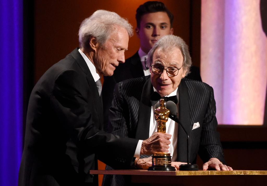 Schifrin bei einer Preisverleihung in den USA - Foto: Chris Pizzello/Invision/AP/dpa
