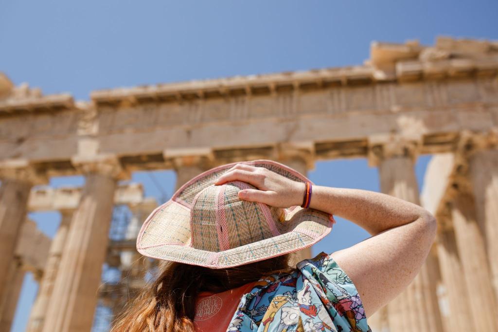 Trotz Hitze: Ein Besuch auf der Akropolis lockt immer. - Foto: Socrates Baltagiannis/