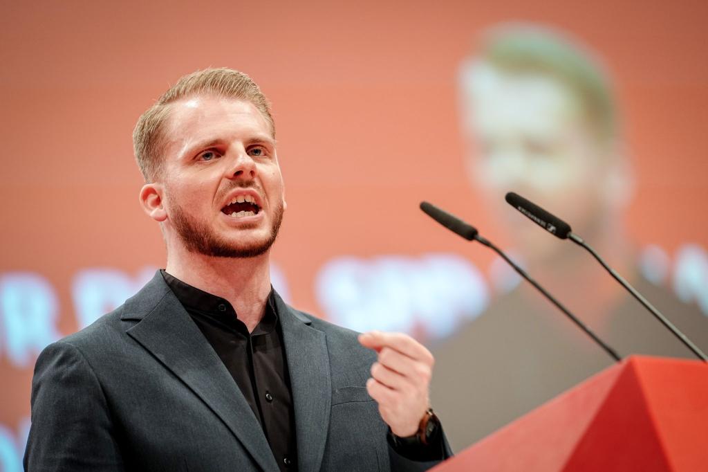 Klüssendorf rückt als Generalsekretär in die SPD-Spitze auf. - Foto: Kay Nietfeld/dpa