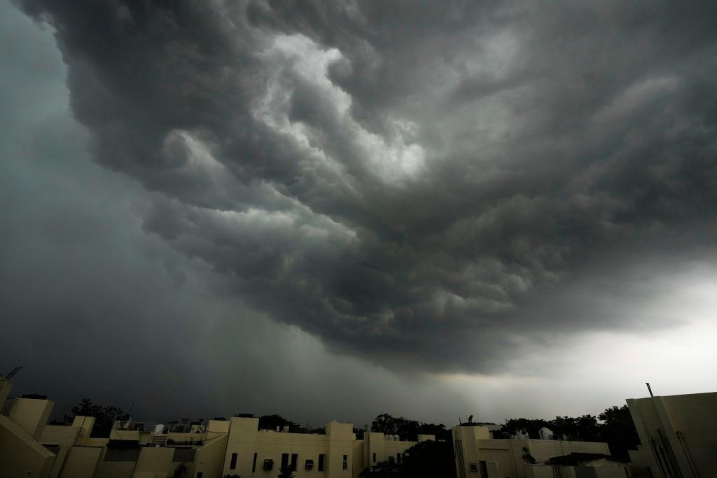 Monsun über Neu-Delhi - Foto: Manish Swarup/AP/dpa