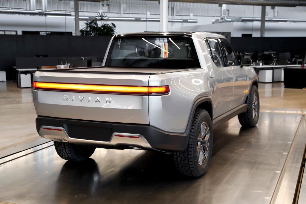 Rivians Technologie soll in Zukunft bei Autos von VW Anwendung finden. (Archivbild) - Foto: Paul Sancya/AP/dpa