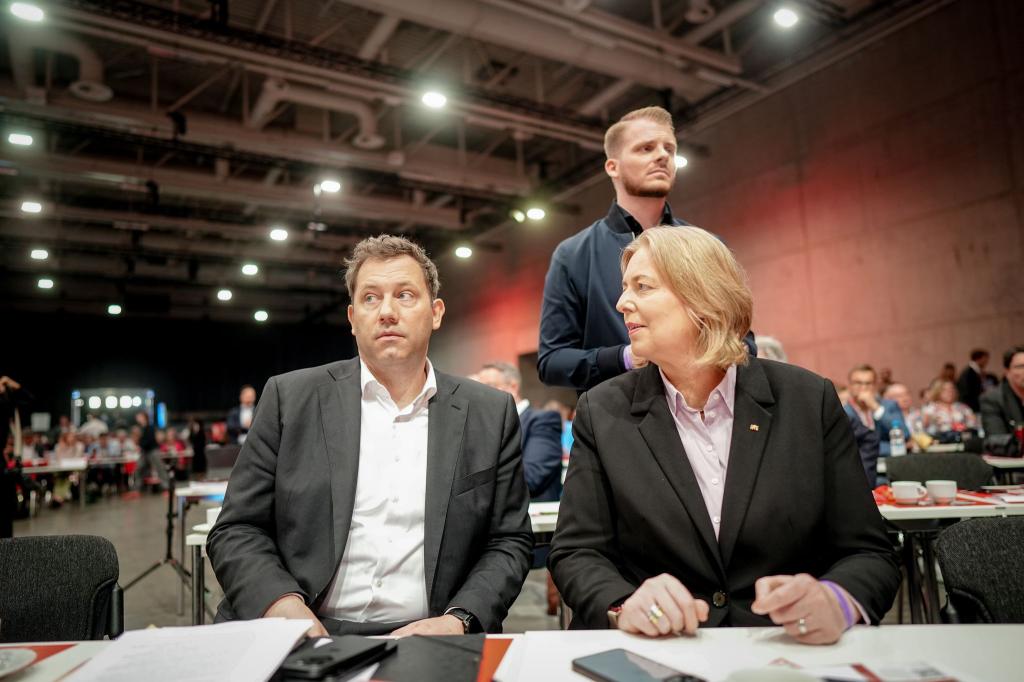 Der Parteitag hinterlässt die neue SPD-Spitze nachdenklich. - Foto: Kay Nietfeld/dpa