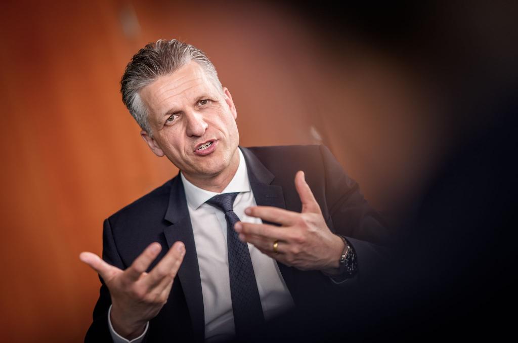 Kanzleramtschef Frei zeigt sich in der Debatte über die Stromsteuer gesprächsbereit. (Archivbild) - Foto: Michael Kappeler/dpa