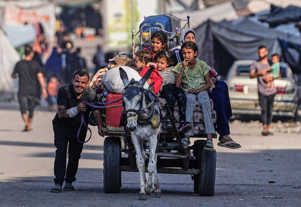 Vertriebene fliehen aus Gaza-Stadt - Foto: Jehad Alshrafi/AP/dpa