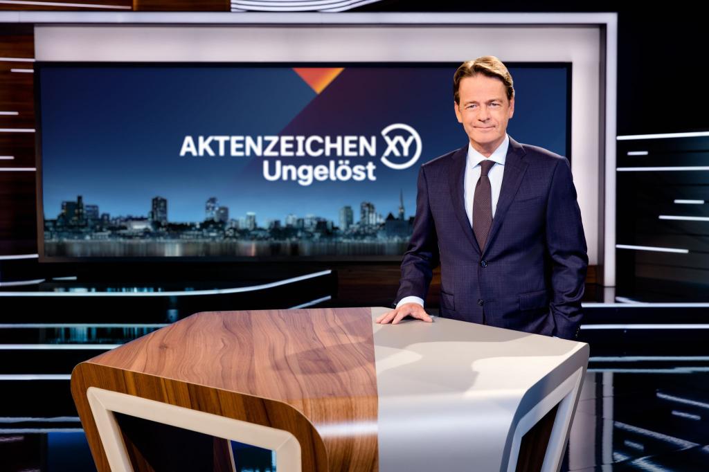 «Aktenzeichen XY... ungelöst»-Moderator Rudi Cerne. - Foto: Nadine Rupp/ZDF/dpa