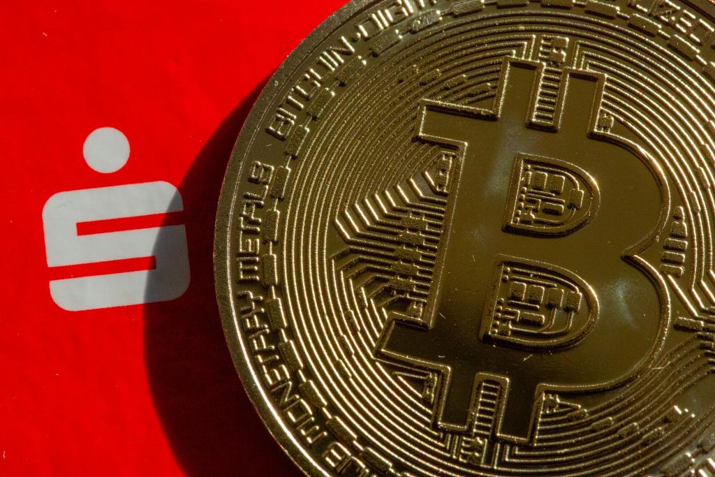 Sparkassen öffnen sich für Bitcoin und Co. - zumindest etwas. (Symbolbild) - Foto: Fernando Gutierrez-Juarez/dpa-Zentralbild/dpa