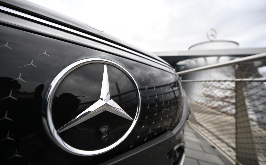 In Neu-Ulm beginnt Mercedes mit dem Verkauf seiner Autohäuser. (Archivbild) - Foto: Bernd Weißbrod/dpa