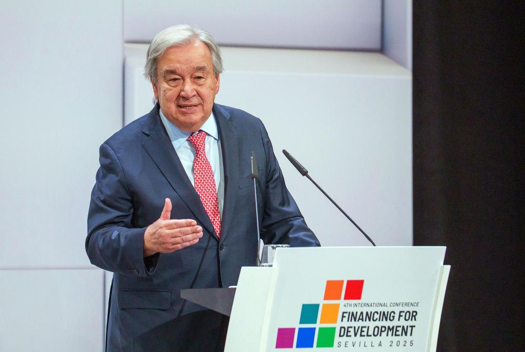 Guterres spricht sich für eine bedingungslose und sofortige Waffenruhe in der Ukraine aus. - Foto: Francisco J. Olmo/Europa Press/dpa