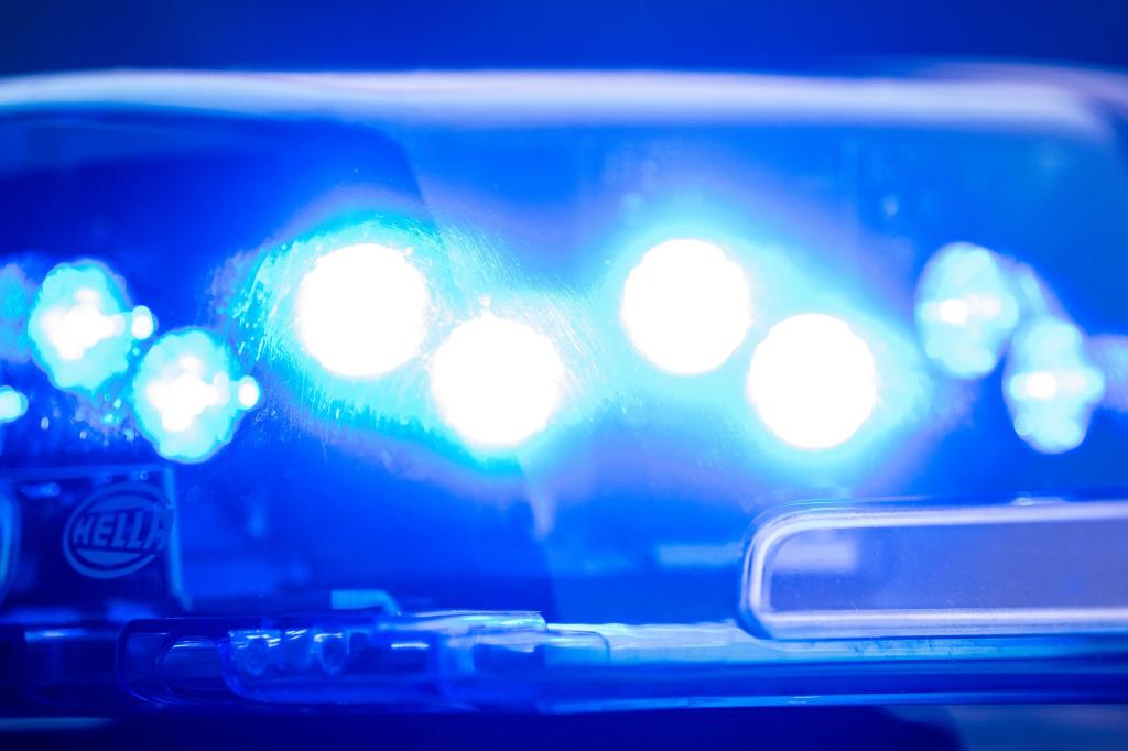 Eine Vielzahl von Polizei- und Rettungskräften ist vor Ort. (Symbolbild) - Foto: Lino Mirgeler/dpa