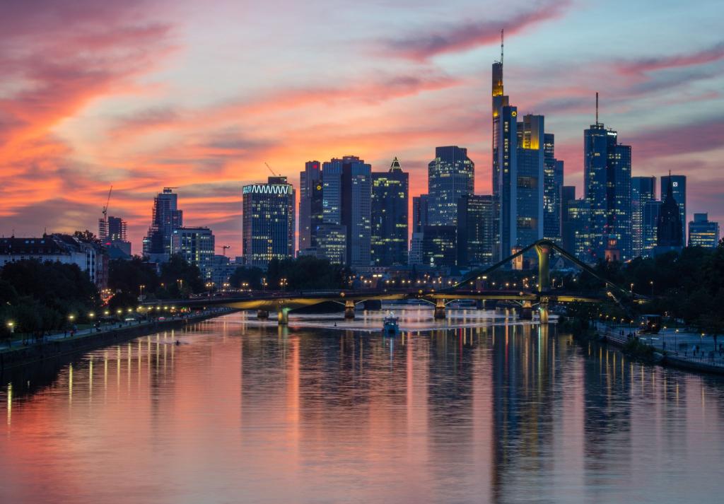 Finanzplatz Frankfurt: Die neue EU-Behörde soll von hier aus Geldwäsche in Europa bekämpfen (Archivbild) - Foto: Boris Roessler/dpa