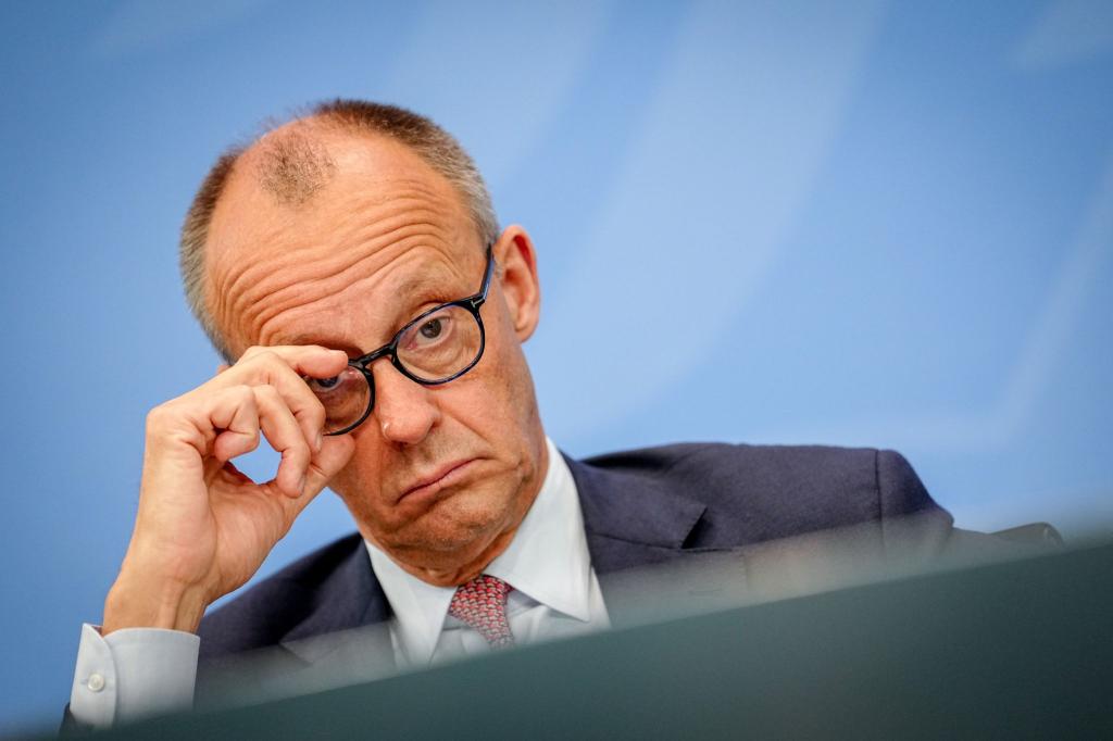 «Wir schauen uns das noch mal an», sagte der Kanzler. - Foto: Kay Nietfeld/dpa