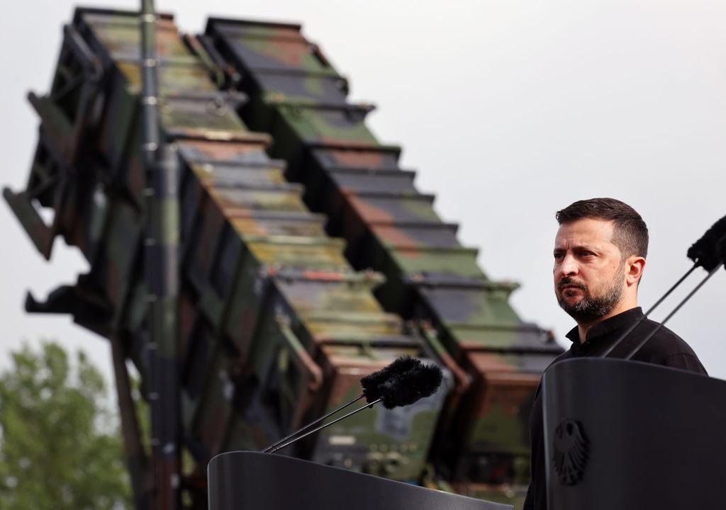 Die Ukraine ist für den Schutz vor ballistischen Raketen auf Patriot-Flugabwehrsysteme angewiesen. (Archivbild) - Foto: Jens Büttner/dpa