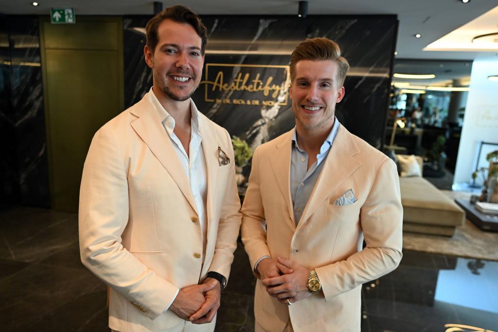 Die Verbraucherzentrale klagt gegen das Unternehmen Aesthetify von «Dr. Rick und Dr. Nick». - Foto: Federico Gambarini/dpa