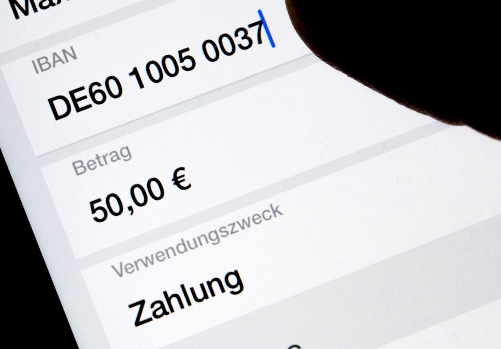 Verpflichtende Überprüfungen des Zahlungsempfängers sollen Überweisungen sicherer machen. (Symbolbild) - Foto: Monika Skolimowska/dpa-Zentralbild/dpa