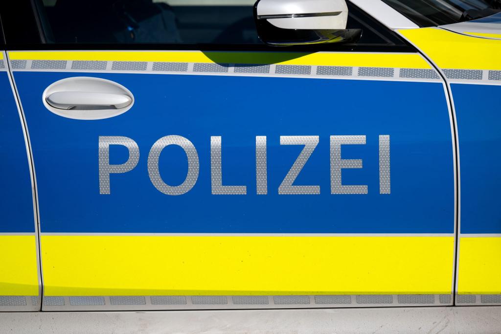 Die Polizei ermittelt, wer hinter dem Angriff steckt, und sucht nach Zeugen. (Symbolbild) - Foto: Sven Hoppe/dpa