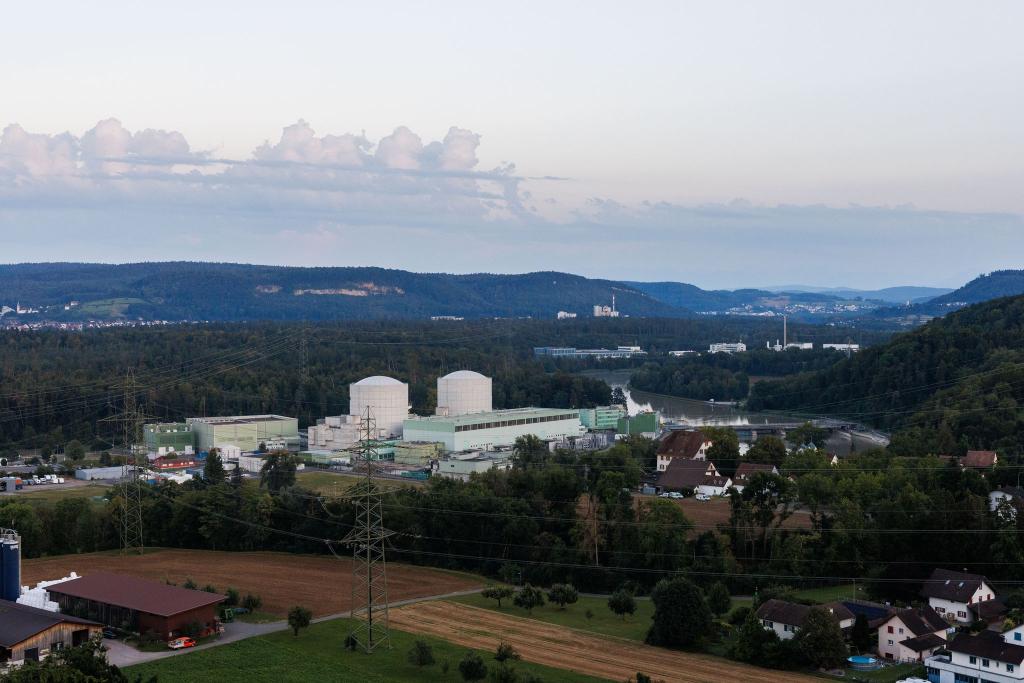 Kein Sicherheitsproblem, sondern Umweltauflagen: Deshalb wurden die Reaktoren im AKW Beznau heruntergefahren. - Foto: Philipp von Ditfurth/dpa