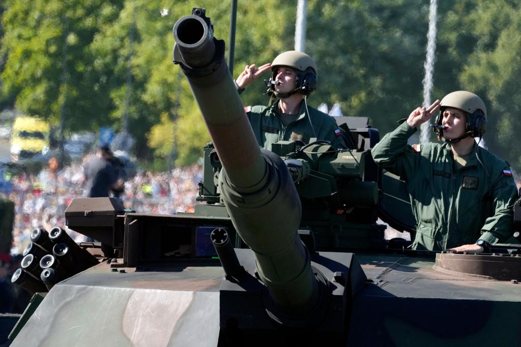 Soldaten der polnischen Armee. Die Streitkräfte werden den Grenzschutz bei Kontrollen an der Grenze zu Deutschland und zu Litauen unterstützen. (Archivbild) - Foto: Czarek Sokolowski/AP/dpa