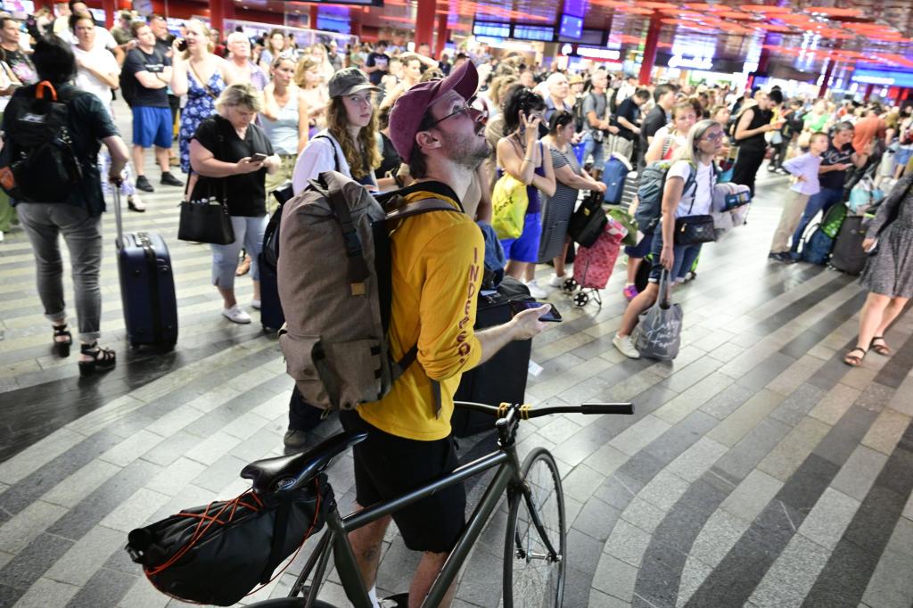 Ein Stromausfall hat am Freitag große Teile Tschechiens und der Millionenmetropole Prag lahmgelegt. - Foto: Vondrouš Roman/CTK/dpa