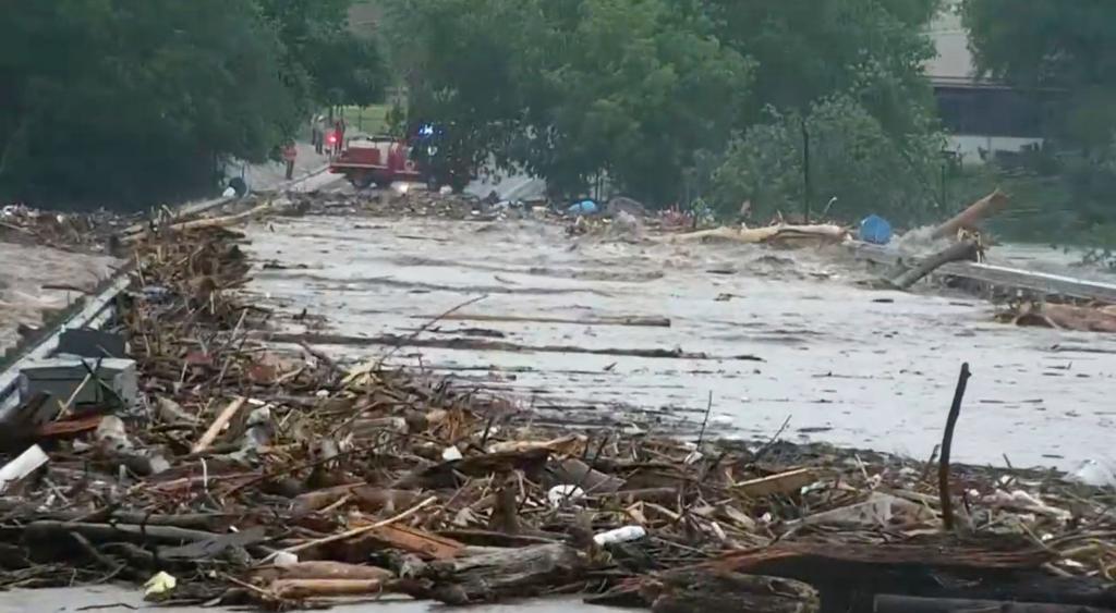 Die Polizeibehörde sprach von einem «katastrophalen Hochwasser». - Foto: -/KSAT/AP/dpa