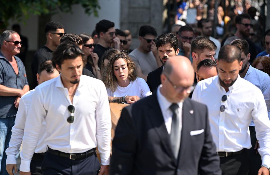 Rute Cardoso trauert am Sarg ihres verstorbenen Mannes Diogo Jota. - Foto: Pa/PA Wire/dpa
