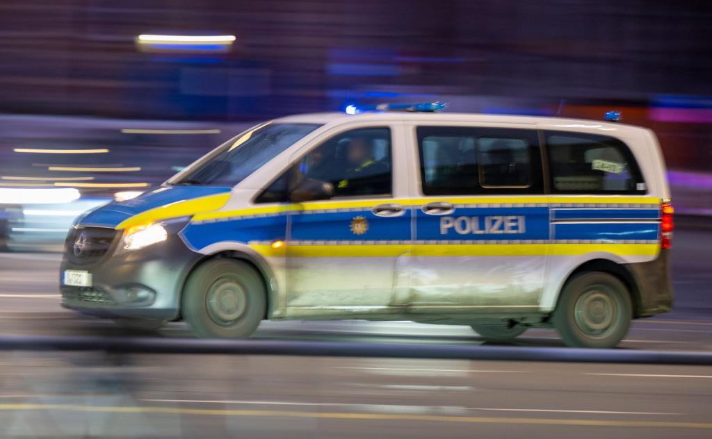 Die Polizei ist im Großeinsatz. (Symbolbild) - Foto: Monika Skolimowska/dpa