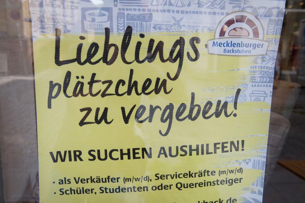 Manche Stellenanzeigen werben auch mit kreativen Sprüchen um Interessenten (Archivbild) - Foto: Stefan Sauer/dpa-Zentralbild/dpa
