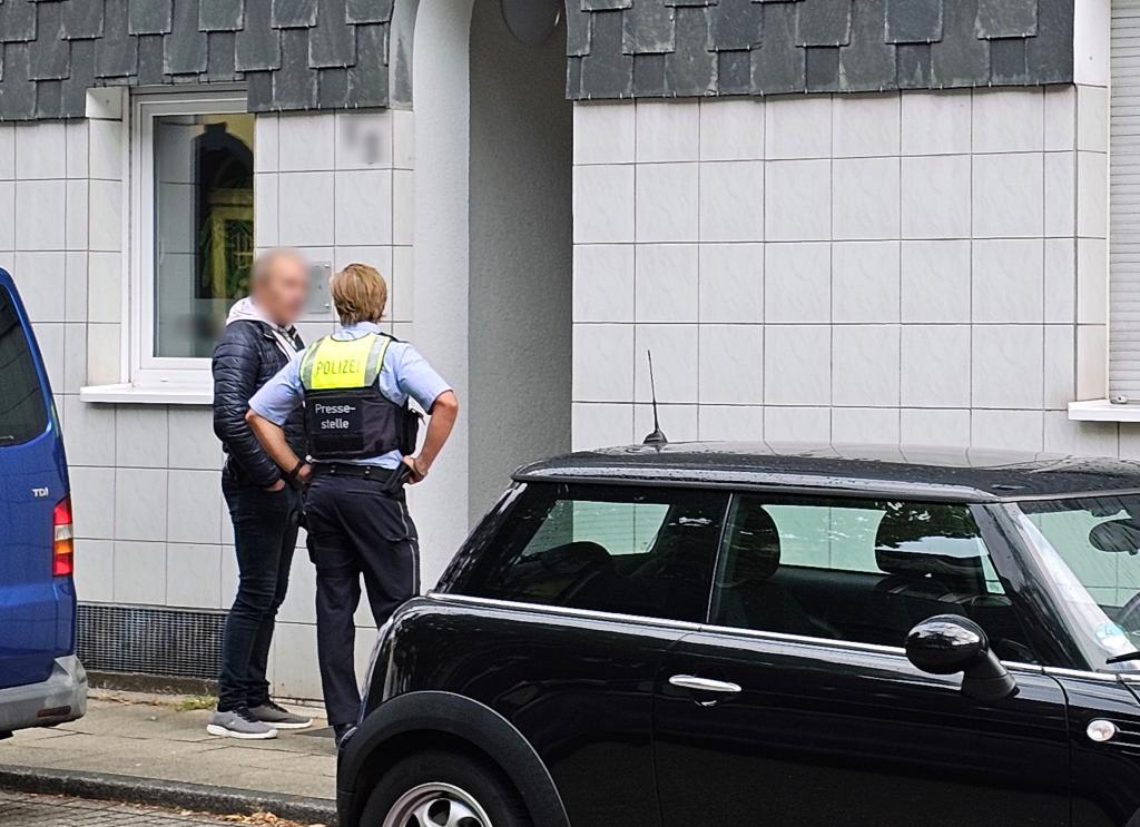 Insgesamt fanden Maßnahmen zeitgleich in sechs Objekten in den Städten Essen, Dortmund, Düsseldorf und Soest statt, wie die Generalstaatsanwaltschaft Düsseldorf und die Polizei Essen mitteilten. - Foto: Markus Gayk/dpa