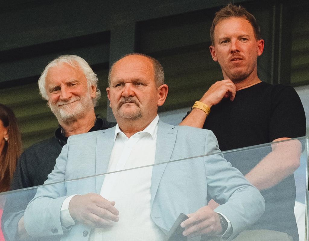 Beim EM-Finale der deutschen U21-Junioren waren Bundestrainer Julian Nagelsmann (r) und DFB-Sportdirektor Rudi Völler (l) vor Ort in der Slowakei. - Foto: Robert Nemeti/dpa