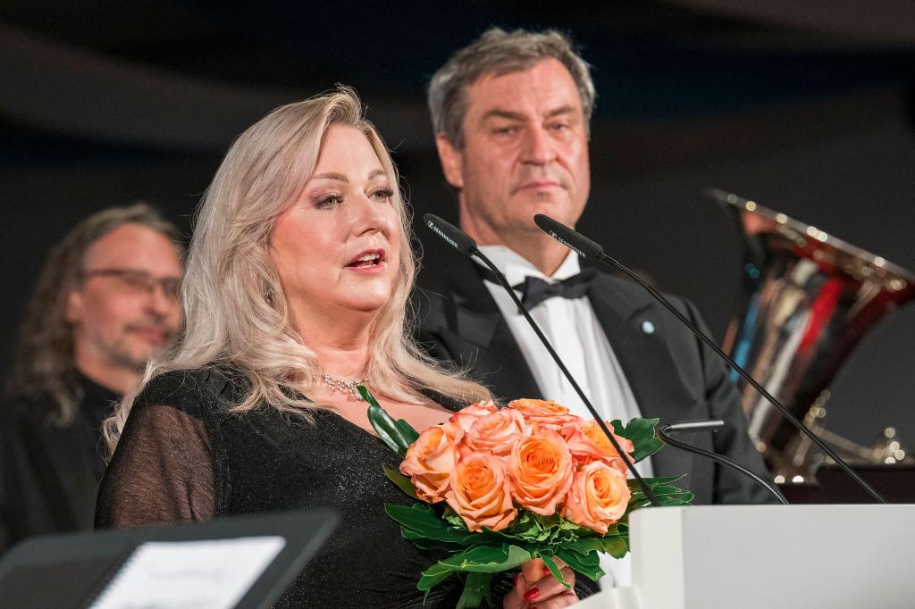 Aus Sicht von Katharina Wagner müssen die Gesellschaft wie der Freistaat Bayern auf Dauer mehr Geld geben. (Archivbild) - Foto: Daniel Vogl/dpa