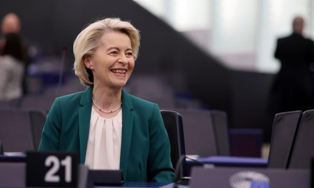 Ursula von der Leyen kann aufatmen: Der von Rechten eingereichte Misstrauensantrag gegen sie ist gescheitert. (Archivbild) - Foto: Philipp von Ditfurth/dpa