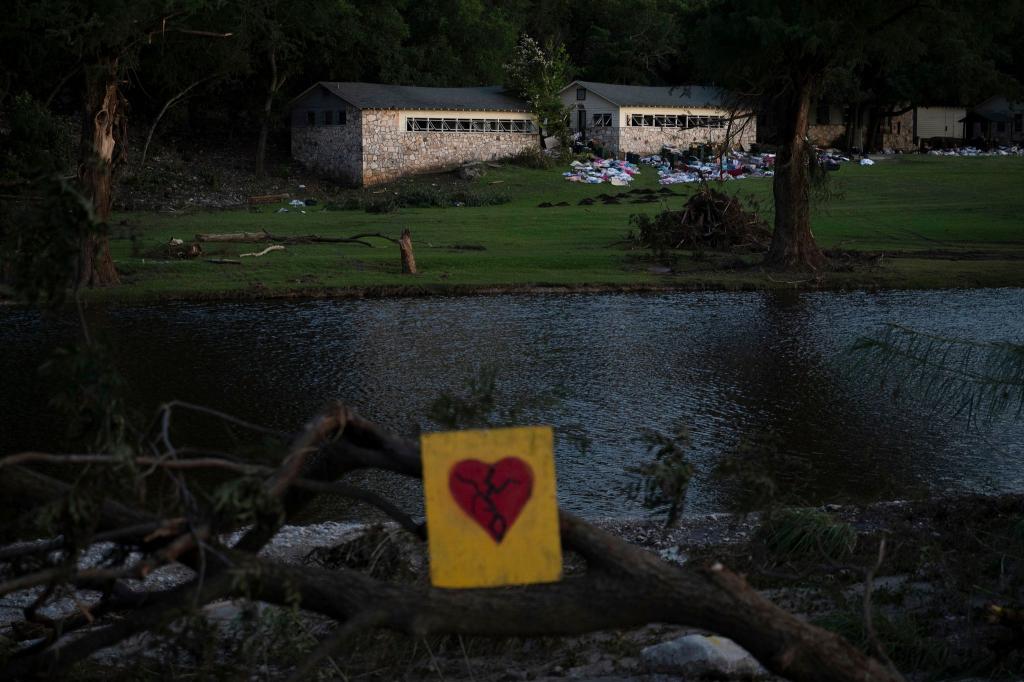 Für einige Hütten bestand einer Analyse zufolge ein extremes Überschwemmungsrisiko. - Foto: Eli Hartman/AP/dpa