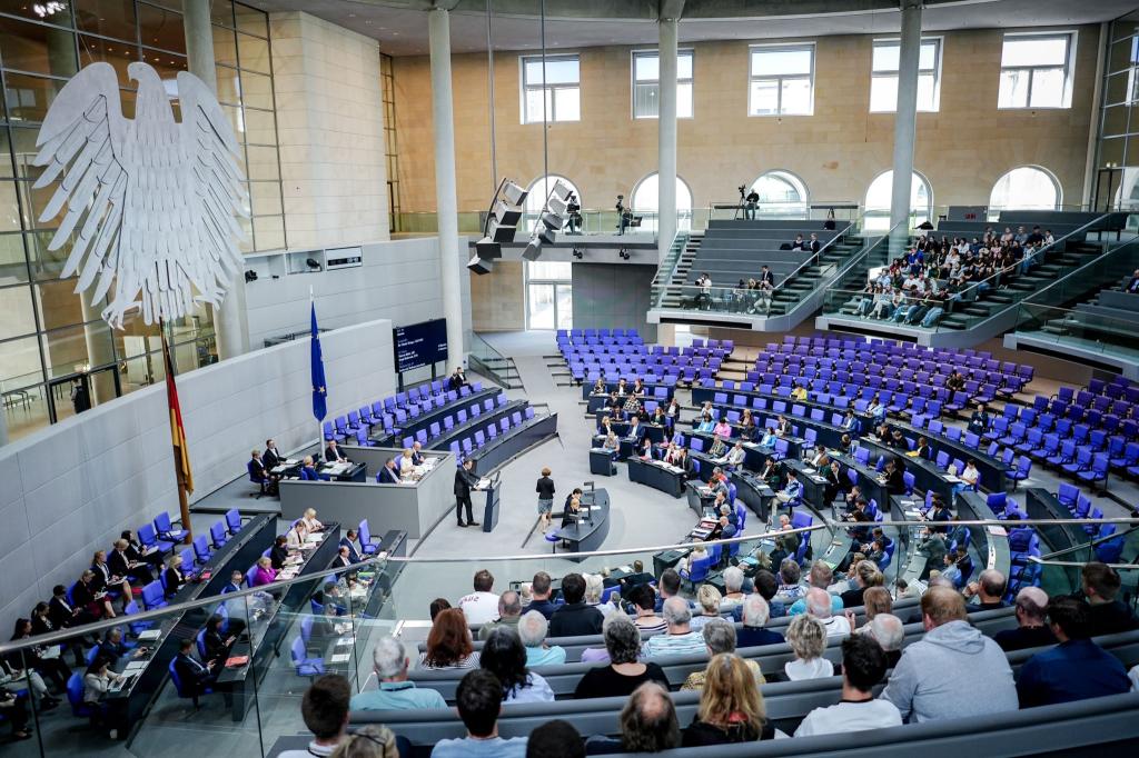 Der Bundestag stimmte mit breiter Mehrheit für die Enquete-Kommission - Foto: Kay Nietfeld/dpa